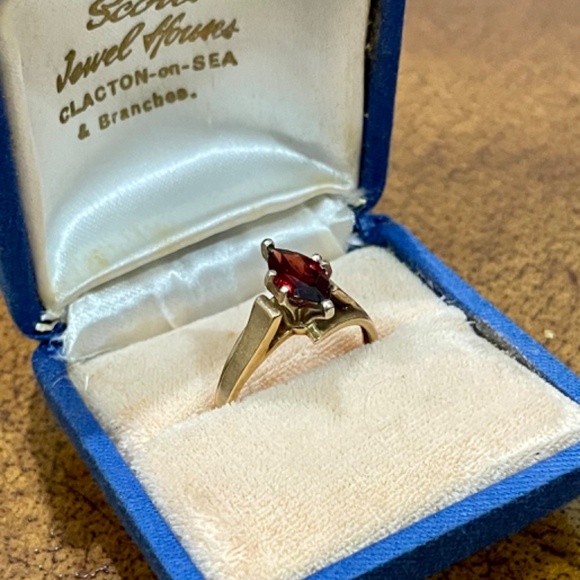Vintage 14k Yellow Gold Garnet Dinner Ring Estate Jewelry Handmade Retro Chic - Picture 5 of 12